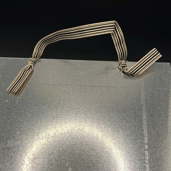 Boxer Magnet Board with 2 dog bone magnets and  ribbonn hang tag for hanging - Picture 6 of 7